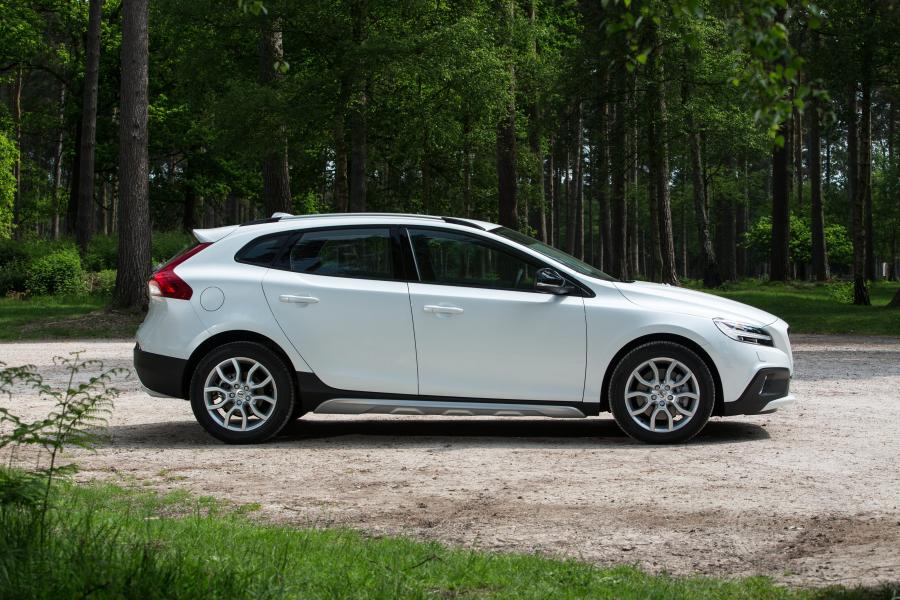  Volvo V40 D4 Cross Country 2016 года  (UK) (фото 28 из 30)